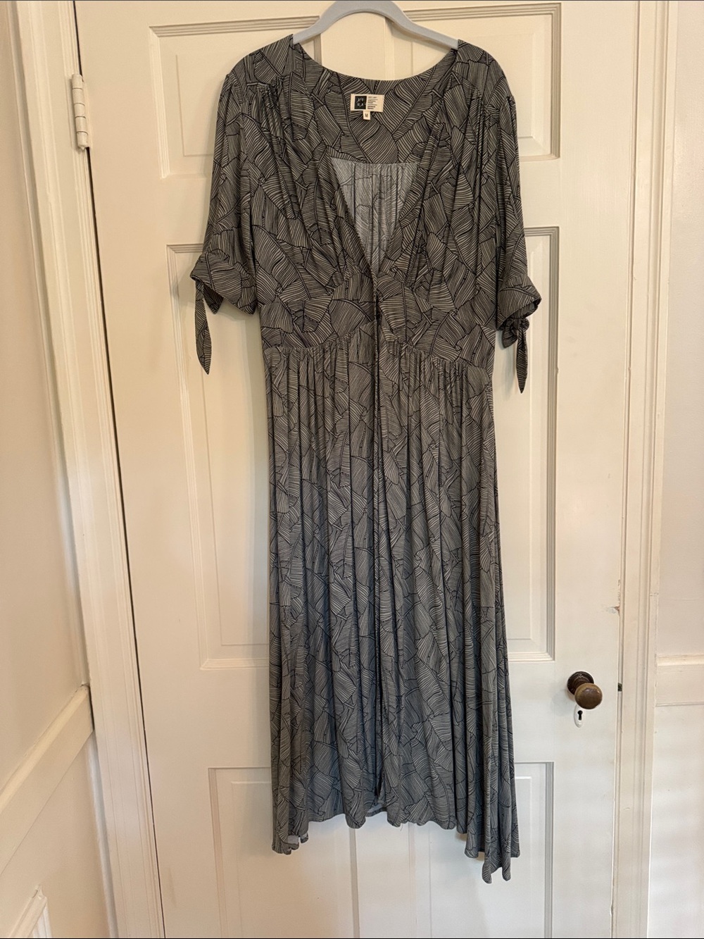 Lira Black & Gray Geometric V-Neck Midi Dress